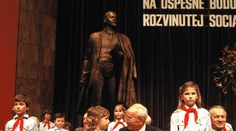 Husákov odkaz žije dodnes v podobe "vnukov"