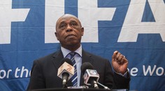 Aj podnikateľ chce šéfovať svetovému futbalu