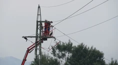 Čakajú ich ťažké časy. Stovky ľudí na Považí budú týždne bez elektriny