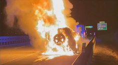 Raper Rytmus zverejnil zábery svojho horiaceho auta. Vybuchlo počas jazdy