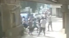 VIDEO: Chlapec (2) vypadol z okna, život mu zachránila bleskurýchla reakcia ľudí