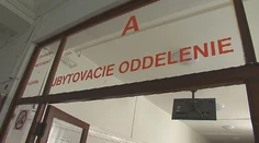 Internát nedostali, nájmy ich zruinujú. Teraz bojujú o strechu nad hlavou