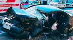 Tragédia na juhu Slovenska. Vodič (†69) po zrážke s kamiónom zomrel počas prevozu do nemocnice