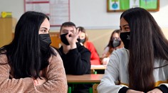Oddnes nemusia žiaci základných škôl nosiť počas vyučovania rúško