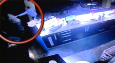 Zábery z bitky hokejistov v bare! Hrozí im basa