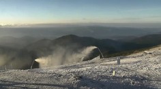 Dobrá správa pre lyžiarov. V Tatranskej Lomnici a na Chopku už zasnežujú zjazdovky