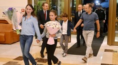 Deti oslobodených väzňov sa po výmene ocitli v neznámej krajine. Celý život nevedeli, že pochádzajú z Ruska