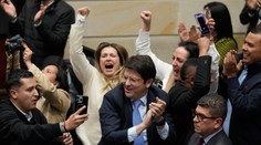 Kandidáta na prezidenta Kolumbie postrelili do hlavy, po operácii bojuje o život