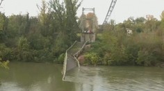 Nešťastie vo Francúzsku: Most sa zrútil do rieky aj s tromi autami, hlásia najmenej jednu obeť