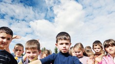 Do sladkostí im pridal sedatíva a potom začal konať. Muž sexuálne zneužíval deti v kresťanskom tábore