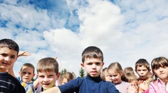 Do sladkostí im pridal sedatíva a potom začal konať. Muž sexuálne zneužíval deti v kresťanskom tábore