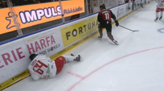 VIDEO: Slovák po tvrdom zákroku skončil v nemocnici. Tréner Třinca po stretnutí nepotešil ani reprezentáciu