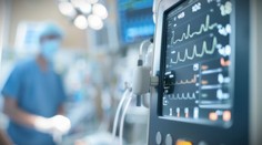 Lekár podozrivý zo zneužívania pacientiek pod narkózou. Obeťami údajne boli aj maloleté dievčatá