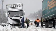 Sneženie komplikuje dopravu v Európe. Nemecko zasiahne aj snehová víchrica