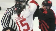 VIDEO: Slovenskí mladíci v zámorí pripomenuli Cháru s Valábikom. Dvojica zhodila rukavice vo vzájomnom súboji