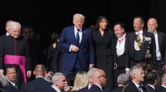 GALÉRIA: Na pápežovom pohrebe sa zúčastnili aj svetoví lídri. Pozrite si oblečenie prvých dám, panovníčok a političiek