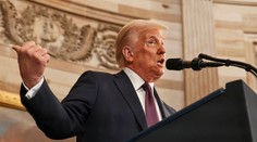 Donald Trump omilostil približne 1500 ľudí obvinených z útoku na Kapitol