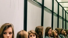 Pred časom rozhádali internet šaty. Teraz je tu fotka dievčat