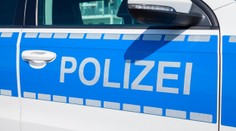 Nemcovi sa vznietilo auto, uhasil ho s pivom. Našťastie mal so sebou zásobu fliaš