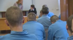 Túžba po peniazoch, drogy a pocit beztrestnosti. Tu sú rozhovory s odsúdenými