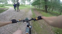 Jazda na bicykli sa zmenila na drámu. Záchvat zachytila kamera