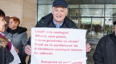 Lekári protestovali pod Richterovými oknami, na odvodoch majú zaplatiť tisíce eur