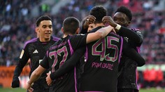 Bayern splnil úlohu favorita a znížil stratu na prvé miesto. V ďalšom dueli doplnil rozhodcov fanúšik