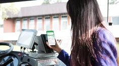 Cestovanie bez papierového lístka: Karta alebo mobil?