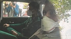 Austrálske imigračné úrady zadržali Djokoviča, čaká ho trojčlenný súd