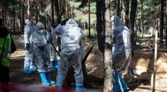 Z masového pohrebiska pri Iziume exhumovali už 146 tiel