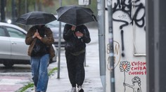 Polovicu Slovenska zasiahnu silné búrky. Meteorológovia varujú pred prívalovými povodňami