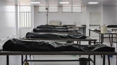 Vyšetrovateľom v USA sa naskytol desivý pohľad. V pohrebníctve objavili 200 tiel v rôznom štádiu rozkladu