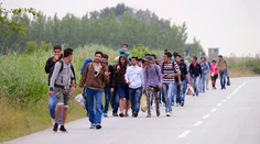 Maďarská skupinka ponúkla pomoc migrantom zo Sýrie. Potom ich okradli