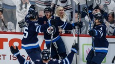 VIDEO: Úvod play-off priniesol osem gólov. Winnipeg sa tešil po obrate v tretej tretine
