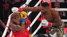 VIDEO: Anthony Joshua potvrdil úlohu jasného favorita. Paulovi zasadil tvrdé KO