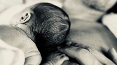 Slávny herec sa v 54 rokoch stal prvýkrát otcom. Dieťa pomenoval po otcovi