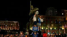 FOTO+VIDEO: St. Louis žije hokejom. Takto sa oslavovalo v aréne aj v uliciach