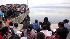 Potopenie trajektu v Indonézii: Nezvestných je 193 ľudí, kapitána zadržali