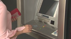 Nová praktika podvodníkov: Najskôr falošný telefonát z banky, hneď potom od polície