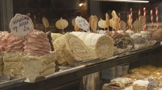 Maslo síce zlacnelo, no cukrár hovorí, že to nestačí. Už teraz vie, za aké ceny budú vianočné koláče