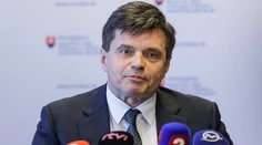 Plavčan sa zatiaľ na zvyšovaní platov učiteľov so ZMOS nedohodol