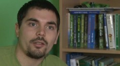 Tento muž doplatil na teplú zimu. Dohrýzol ho medveď