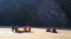 V rozbúrených vodách Dunajca sa prevrátil raft so štyrmi ľuďmi