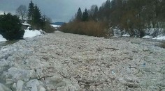 Bariéra ľadových krýh na Kysuci sa uvoľnila