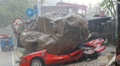 VIDEO: Zo svahu sa počas tajfúnu privalil 30-tonový balvan. Pes ako zázrakom prežil priamy zásah