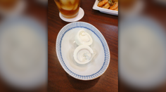 Vaječné žĺtka môžu mať rôzne farby od bielej po zelenú, tvrdia štúdie