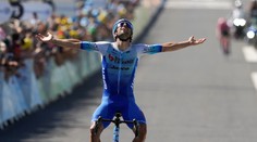 Matthews vyhral 14. etapu, Vingegaard odolal útoku Pogačara