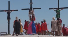Pribitie na kríž a bičovanie, inde tanec smrti či oslava jari. Ako sa Veľký piatok oslavuje vo svete?