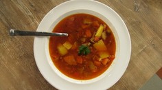 RECEPT NA DNES: Gulášová polievka s mletým mäsom a zeleninou