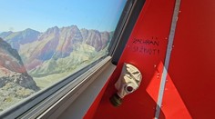 Nové toalety na Chate pod Rysmi chatárovi vôbec nevoňajú. Musíme vychytať muchy, hovoria kompetentní